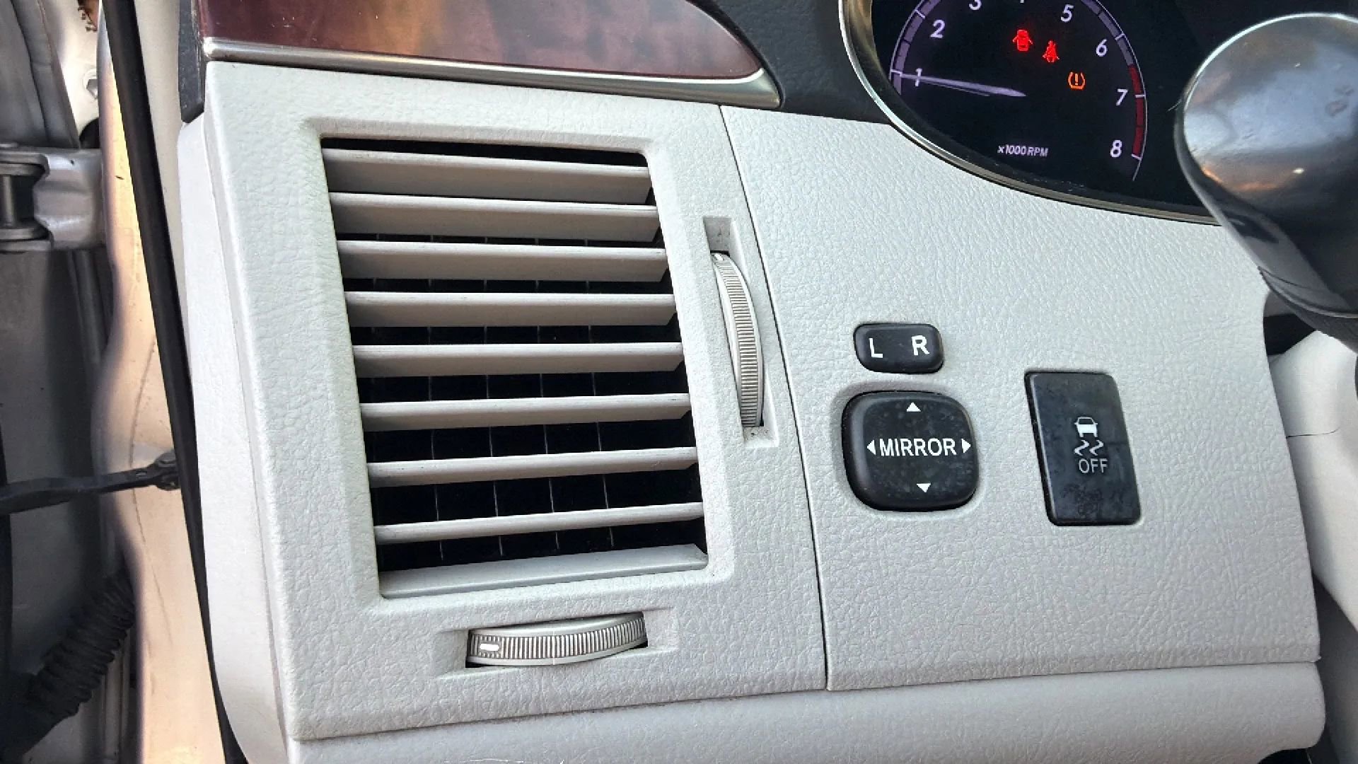 Used 2011 Toyota Avalon FWD image 14