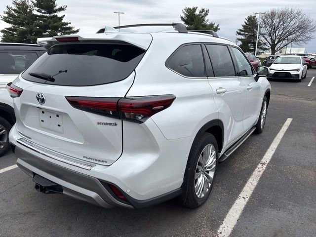 Used 2024 Toyota Highlander Platinum image 6