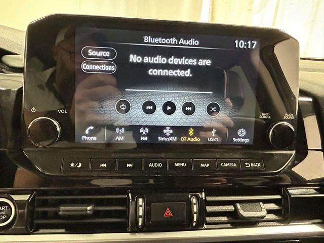 Used 2024 Nissan Pathfinder SL w/ Black Appearance Package FWD image 15