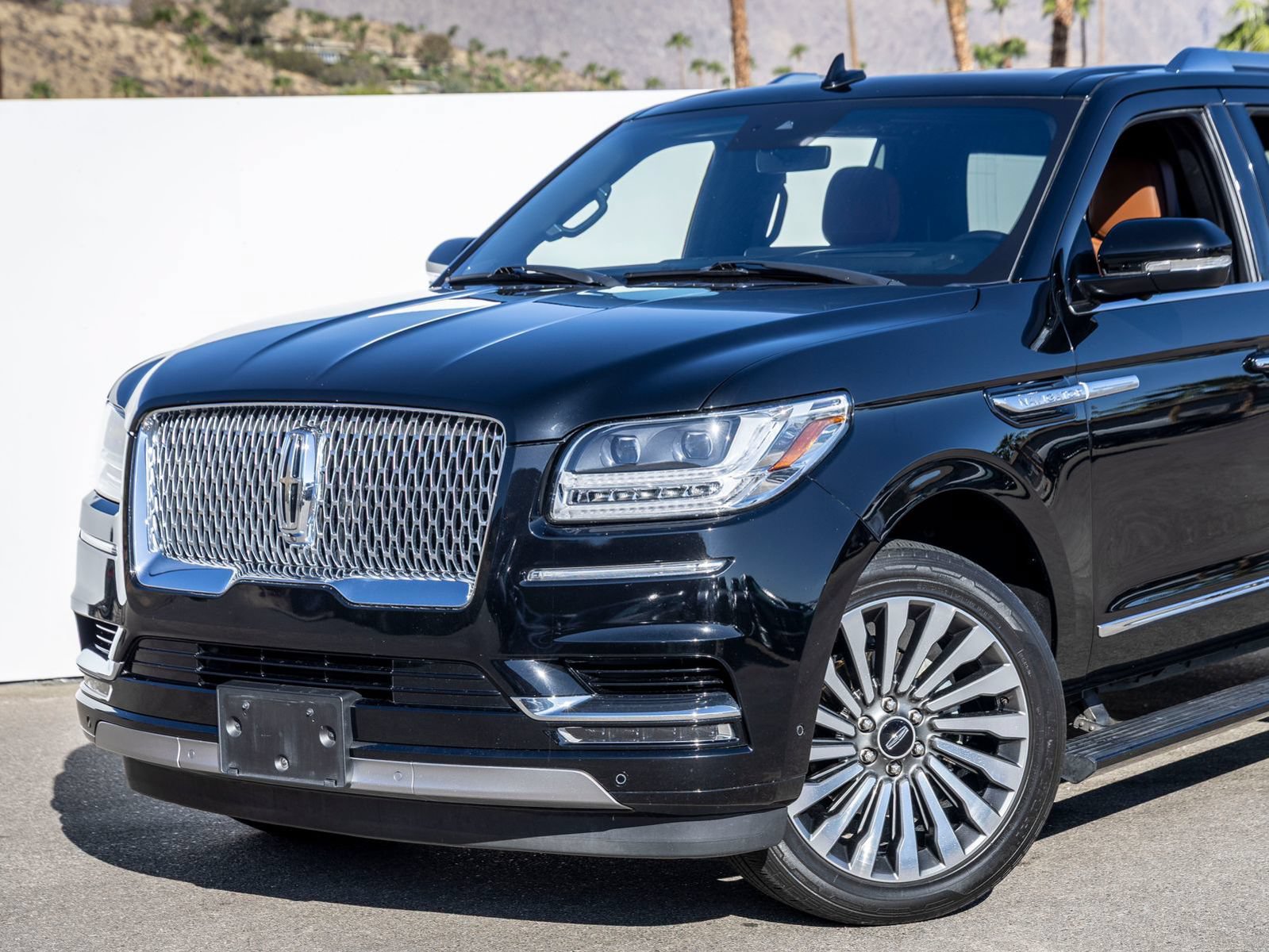 Used 2018 Lincoln Navigator L Reserve w/ Technology Package AWD/4WD image 2