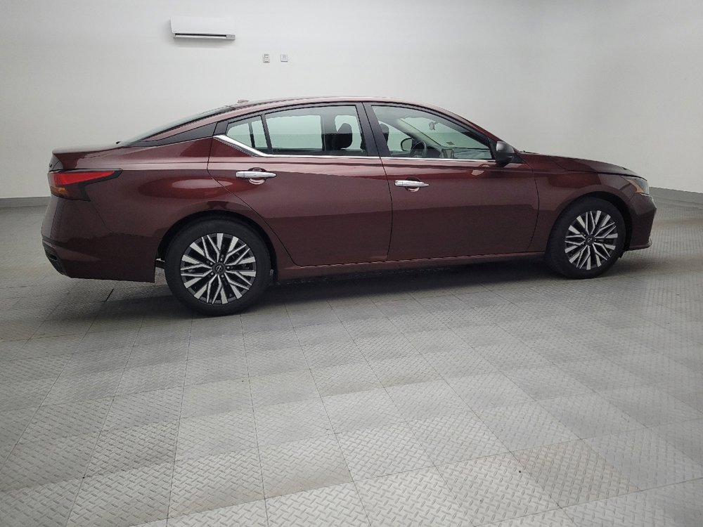 Used 2024 Nissan Altima 2.5 SV image 10