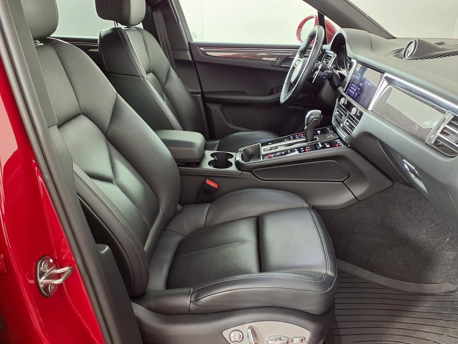 Used 2024 Porsche Macan Turbo image 9