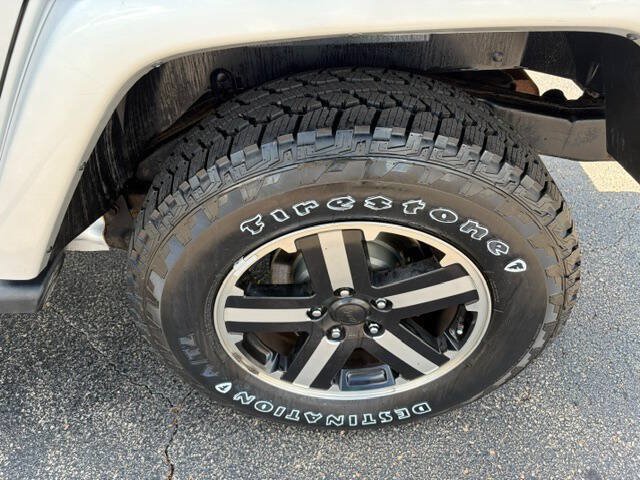 Used 2012 Jeep Wrangler Unlimited Sahara AWD/4WD image 16