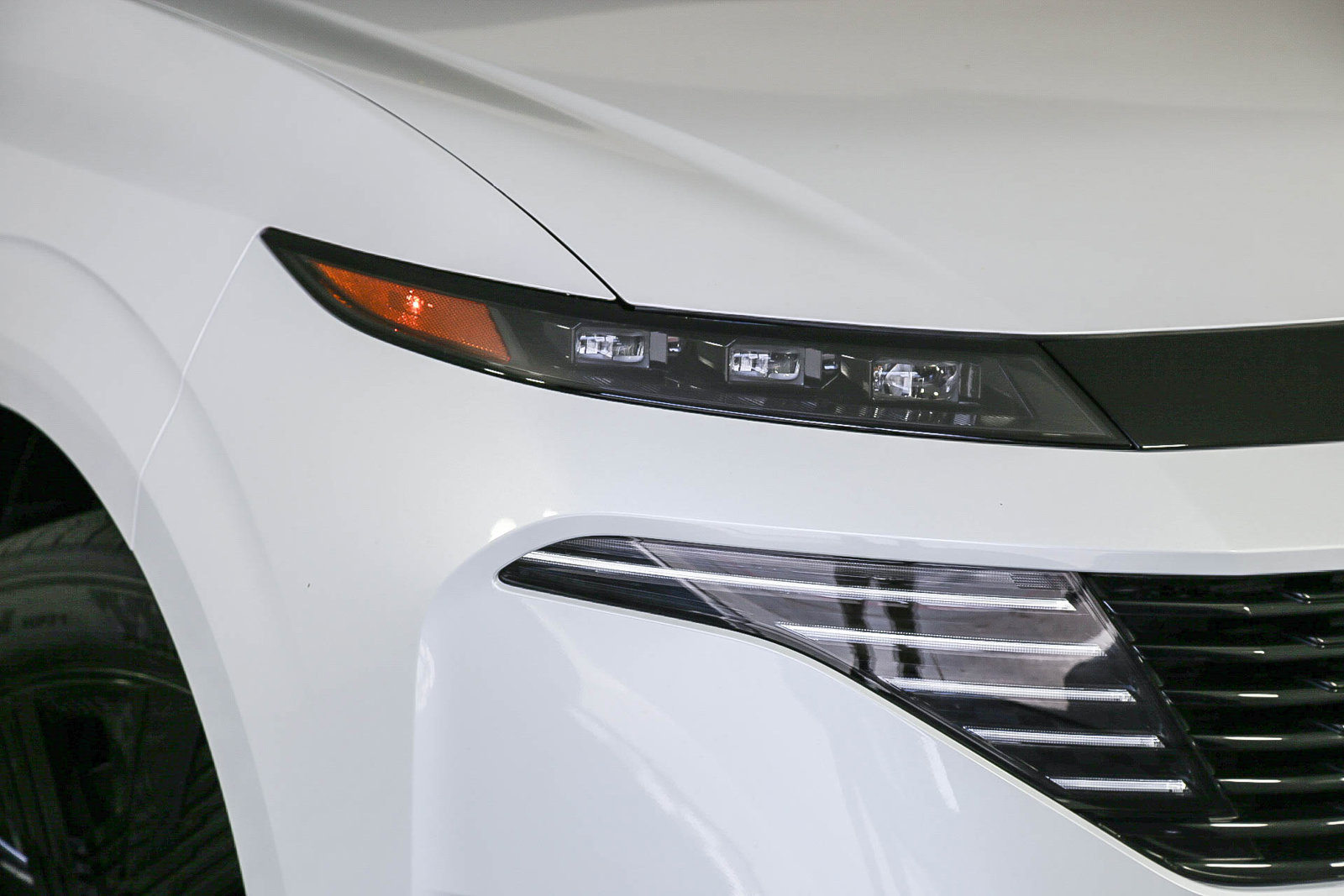 Used 2025 Nissan Murano SV FWD image 2