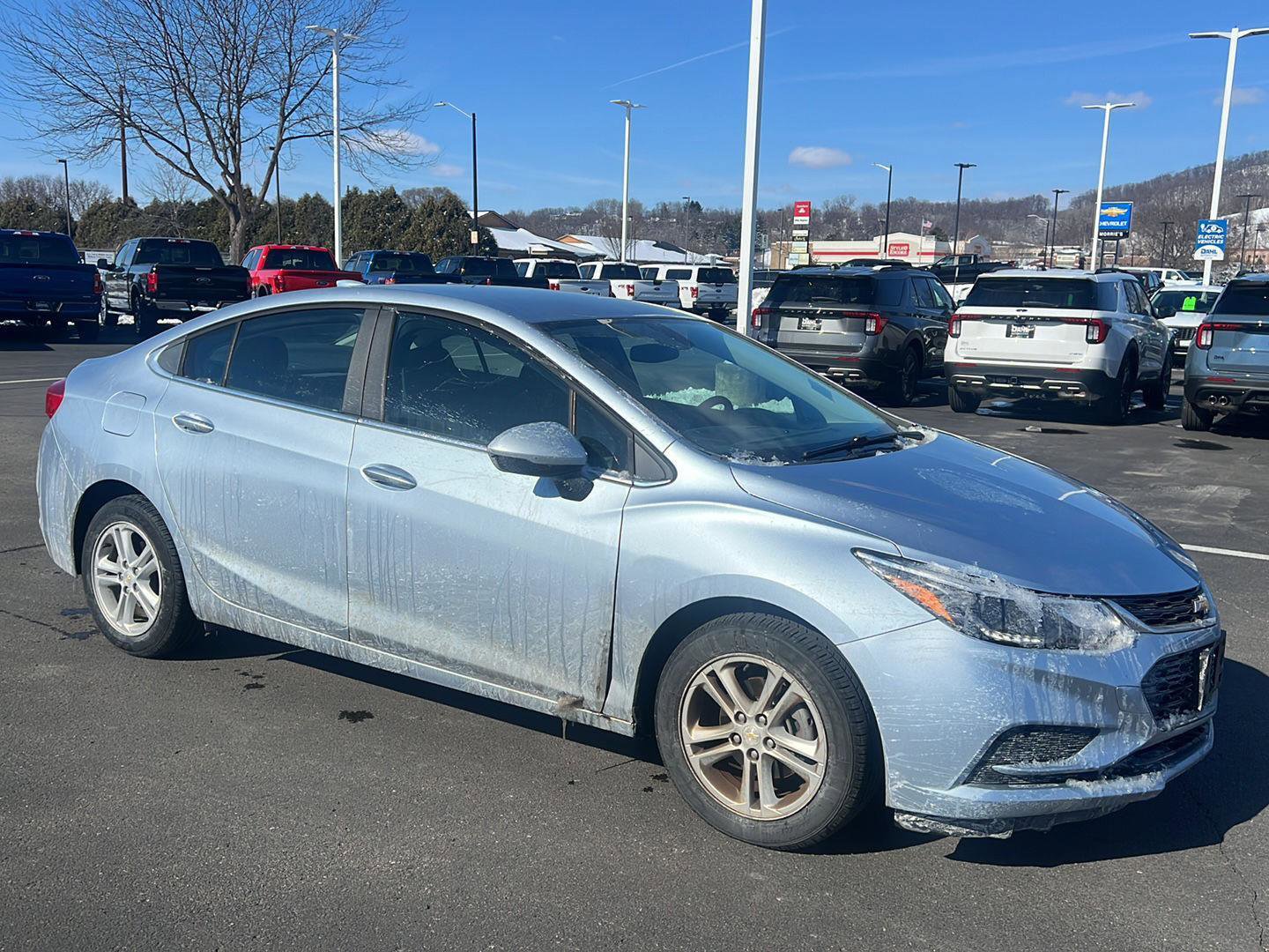 Used 2017 Chevrolet Cruze LT image 2