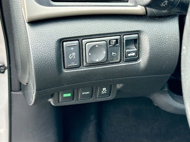 Used 2014 Nissan Sentra SR w/ Premium Package image 12