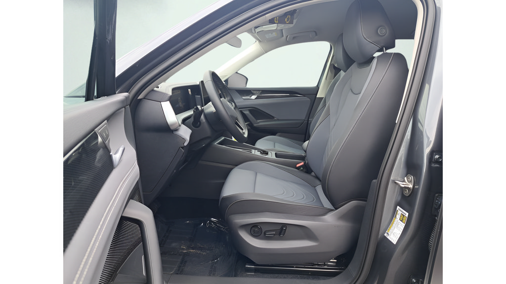 New 2025 Volkswagen Tiguan SE FWD image 8