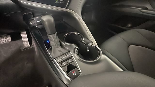 Used 2020 Toyota Camry LE FWD image 21