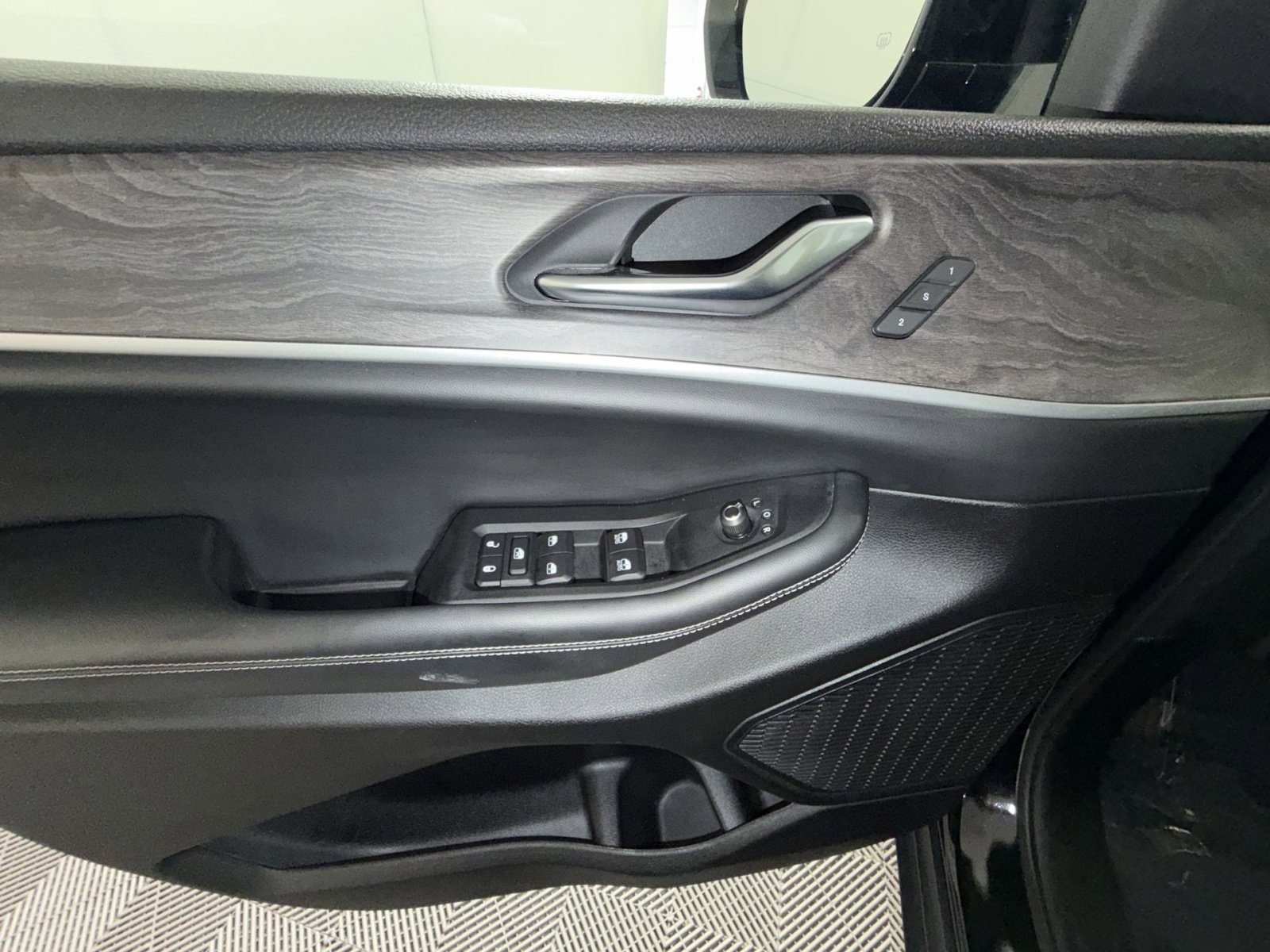 Used 2023 Jeep Grand Cherokee Limited image 15