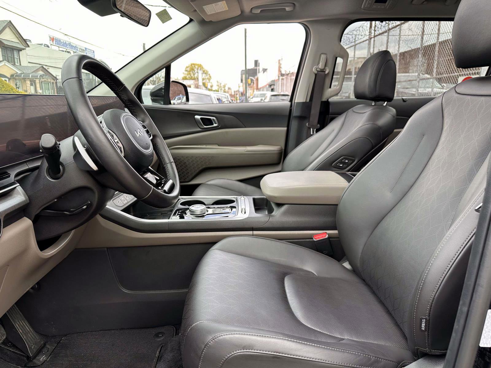 Used 2025 Kia Carnival SX FWD image 15