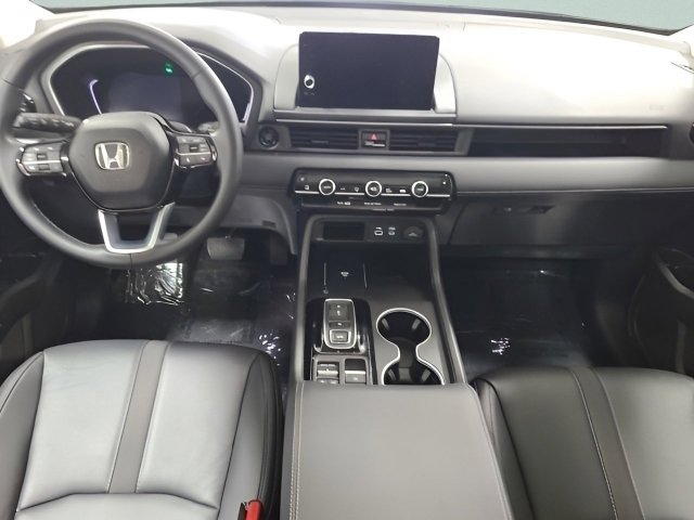 Used 2025 Honda Pilot Touring image 2