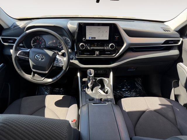 Certified 2025 Toyota Highlander LE image 10