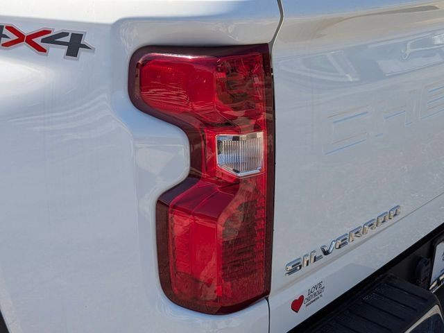 Used 2024 Chevrolet Silverado 2500 LT AWD/4WD image 11