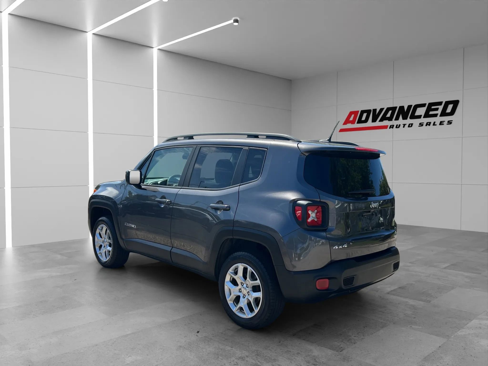 Used 2016 Jeep Renegade Latitude image 4