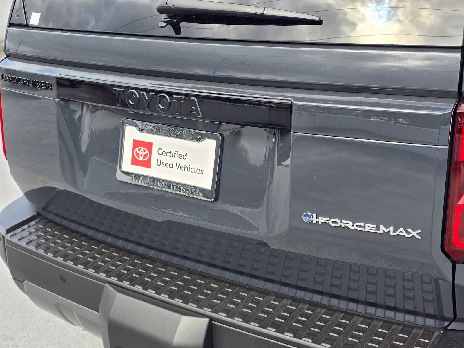 Used 2025 Toyota Land Cruiser image 13