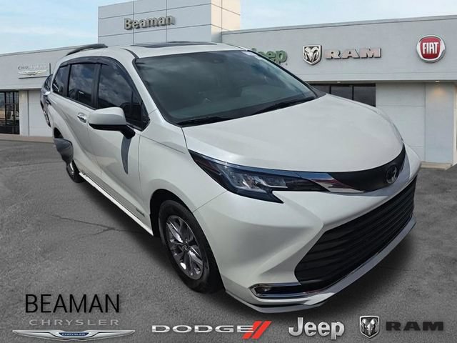 Used 2021 Toyota Sienna XLE FWD image 1