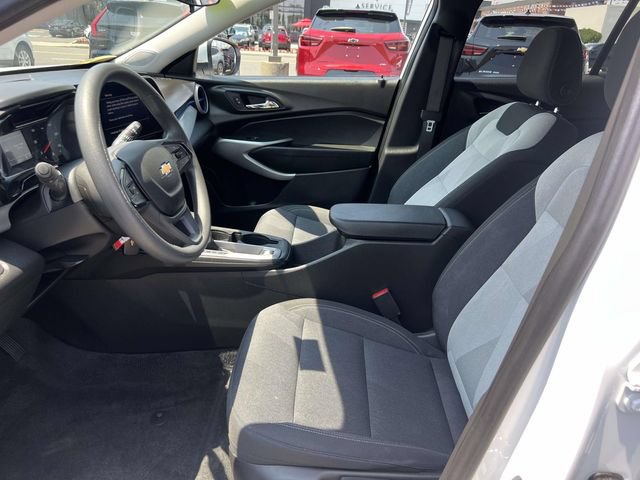 Used 2025 Chevrolet Trax LS w/ LS Convenience Package FWD image 14