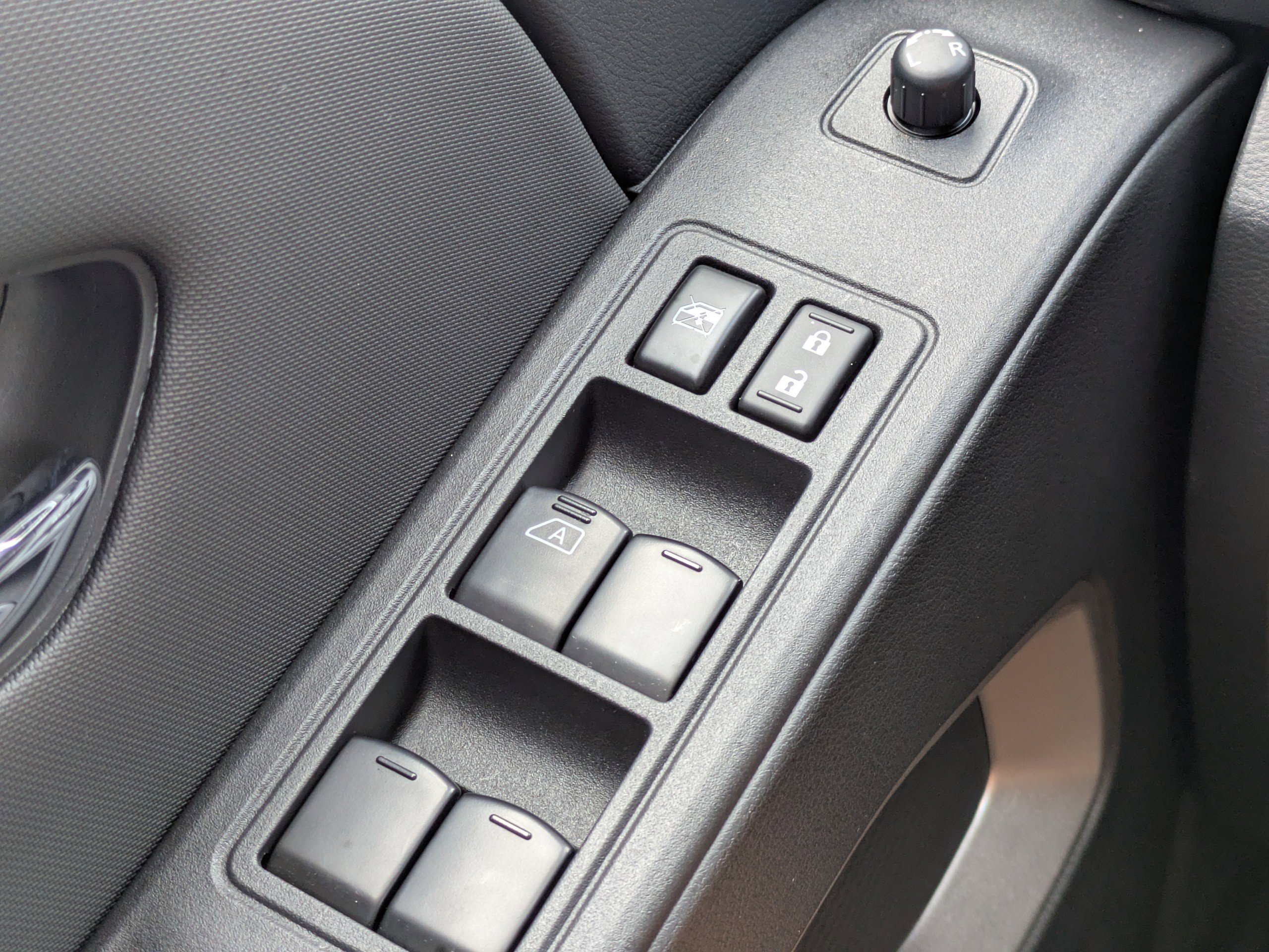 Used 2024 Nissan Frontier SV w/ Graphics Package image 21