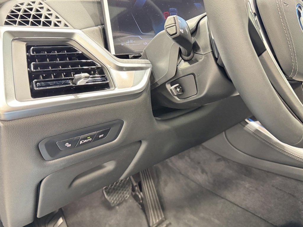 Used 2026 BMW X5 xDrive50e w/ Climate Comfort Package image 13