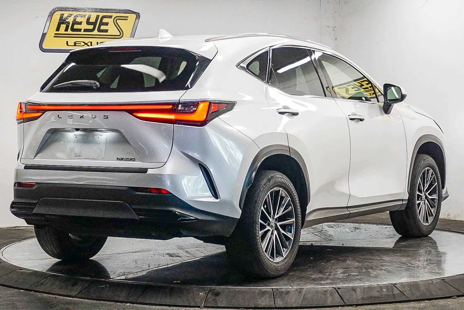 Used 2024 Lexus NX 250 FWD image 4