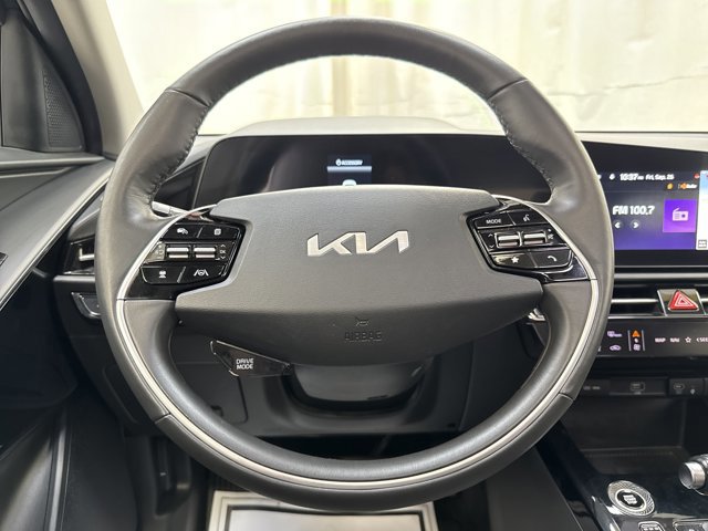 Used 2023 Kia Niro SX image 16