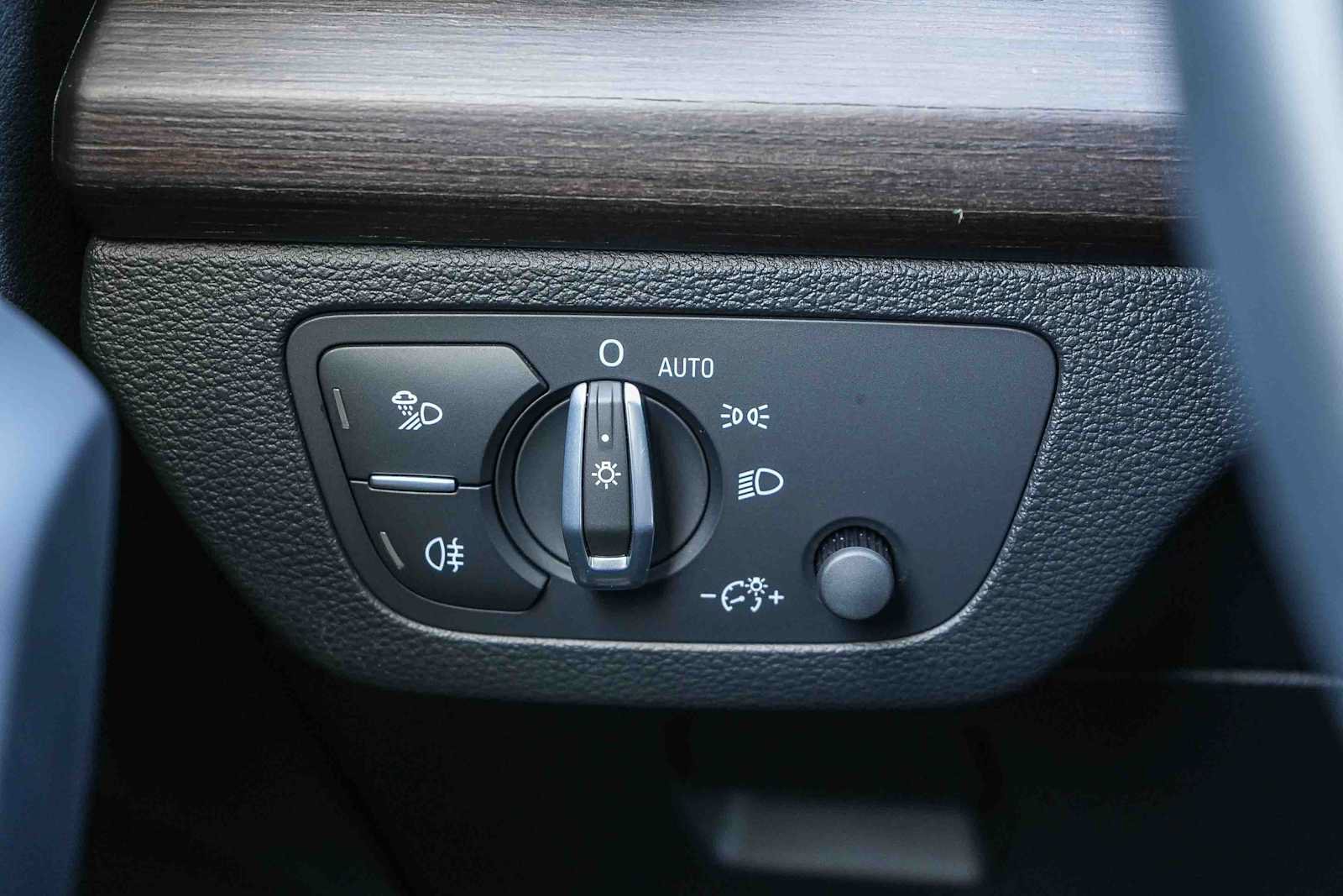 Used 2023 Audi Q5 e Premium w/ Convenience Package AWD/4WD image 34