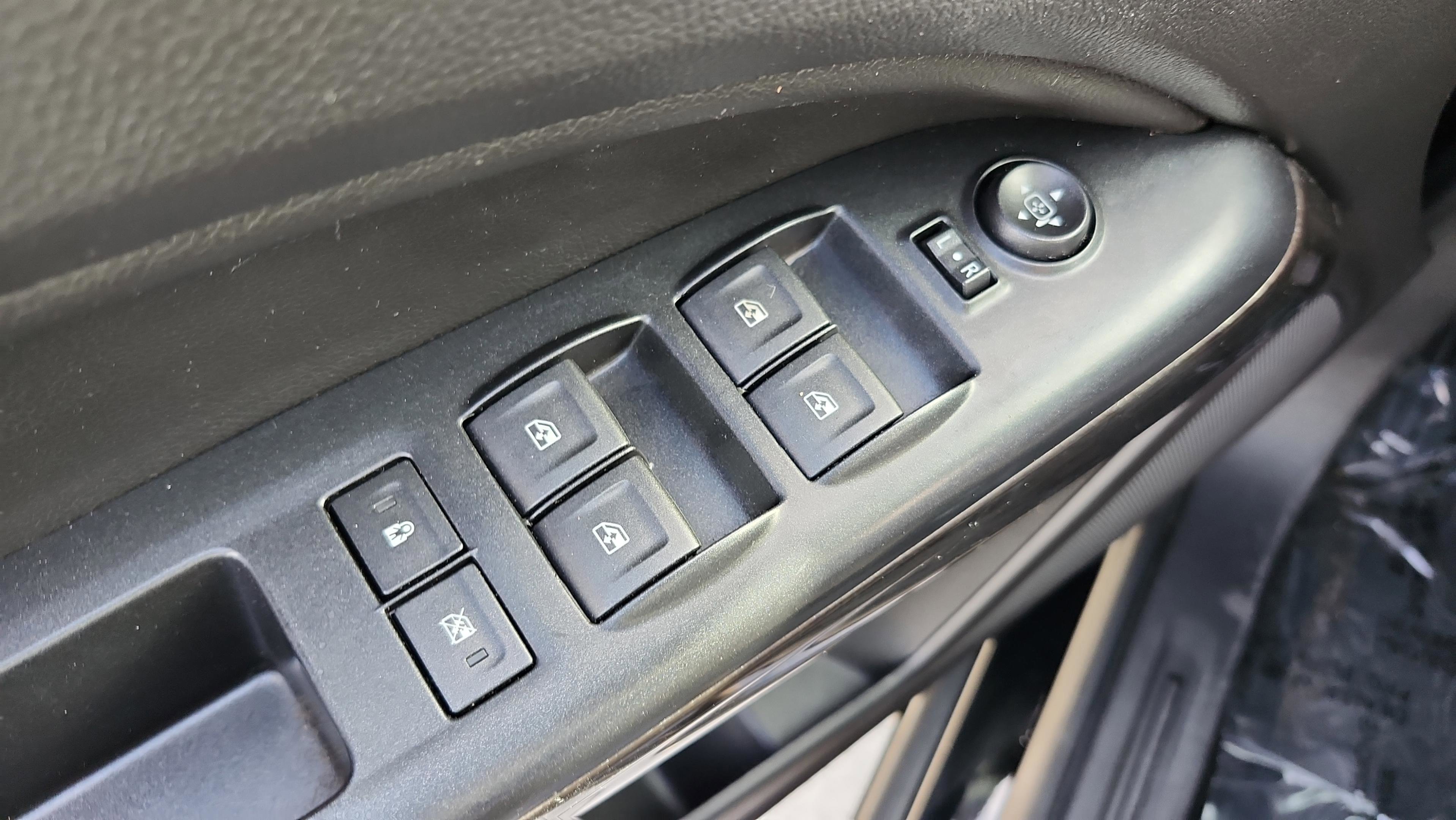 Used 2017 GMC Canyon SLE w/ Nightfall Edition image 29