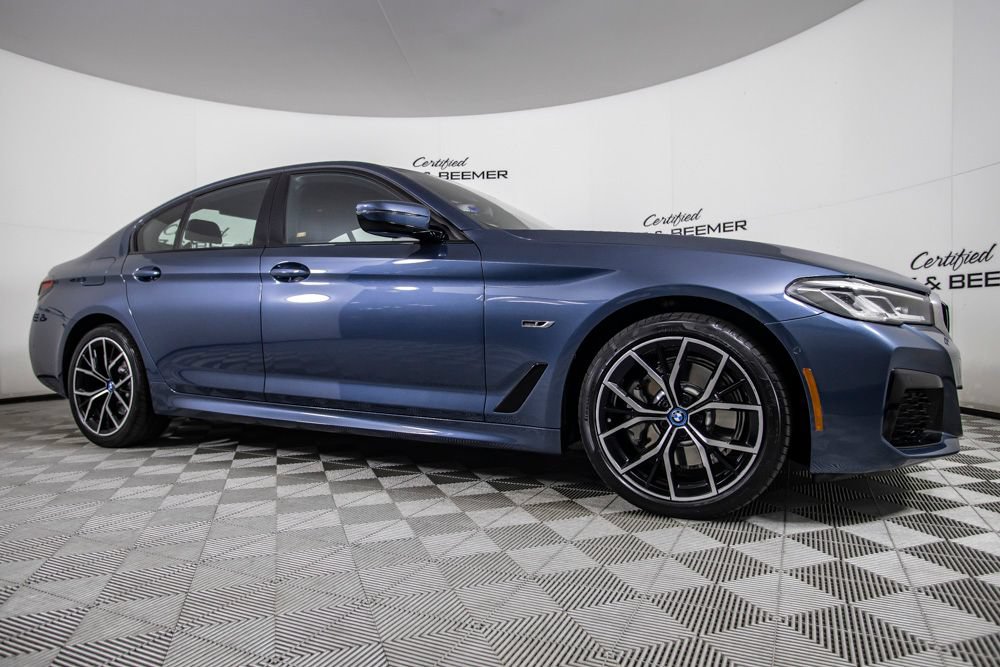 Used 2023 BMW 530e w/ M Sport Package RWD image 2