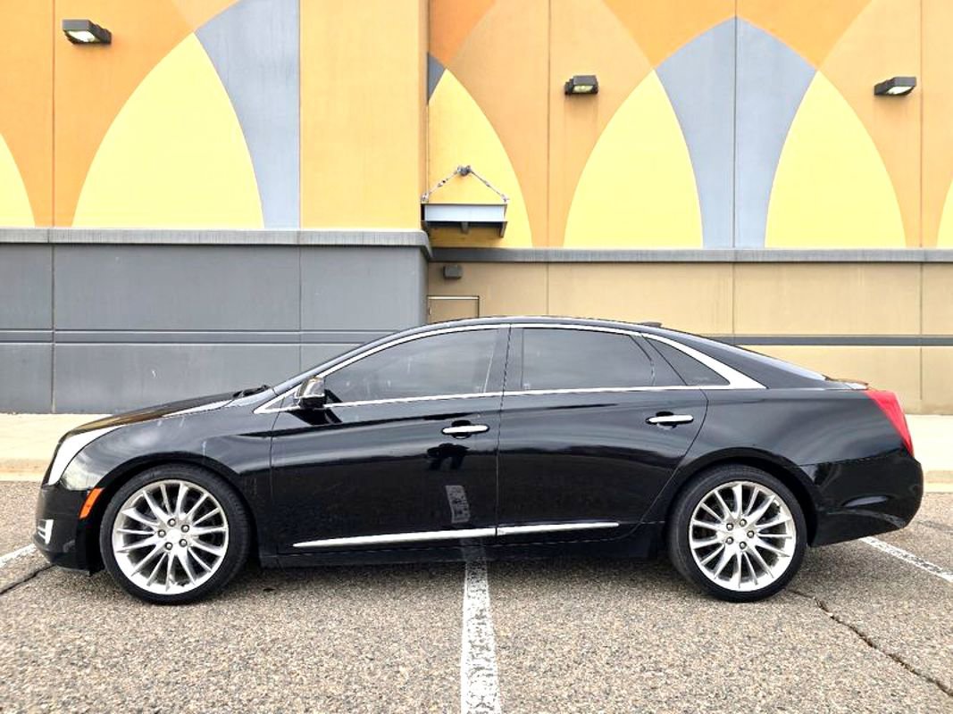 Used 2016 Cadillac XTS Vsport Platinum image 2