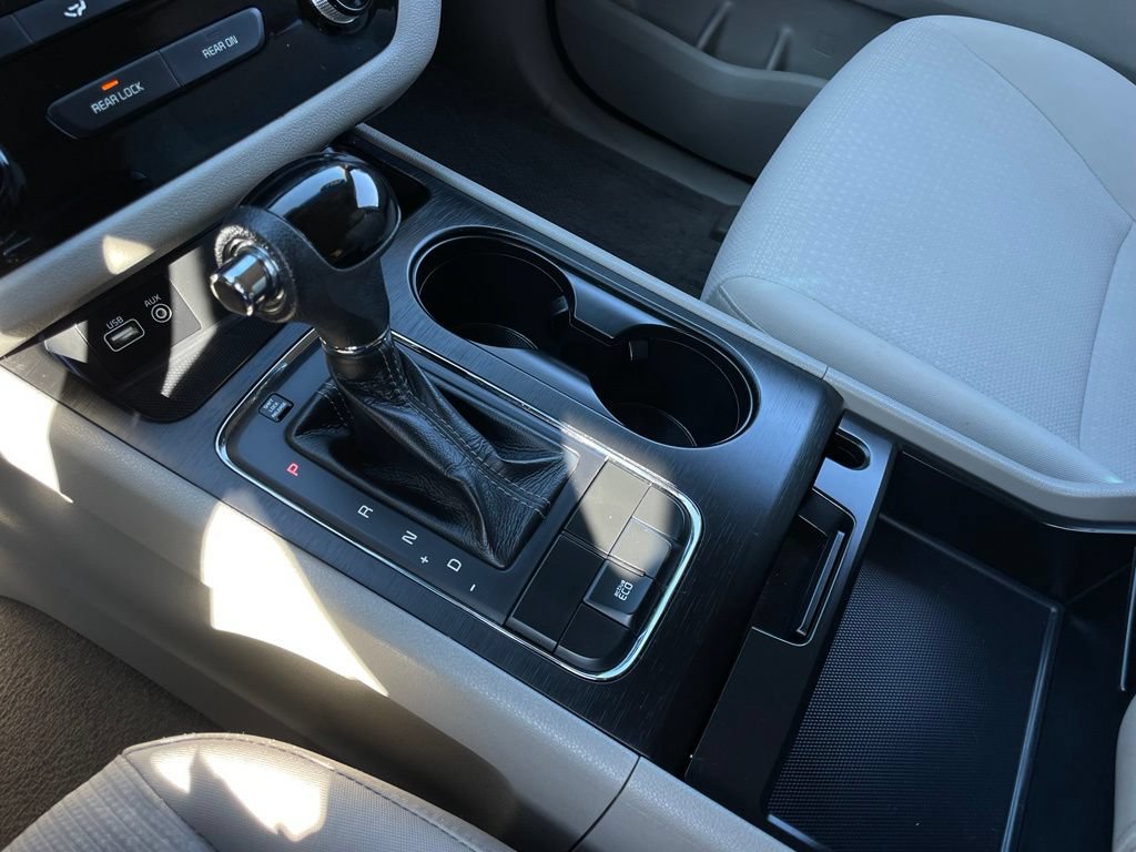 Used 2017 Kia Sedona LX FWD image 19