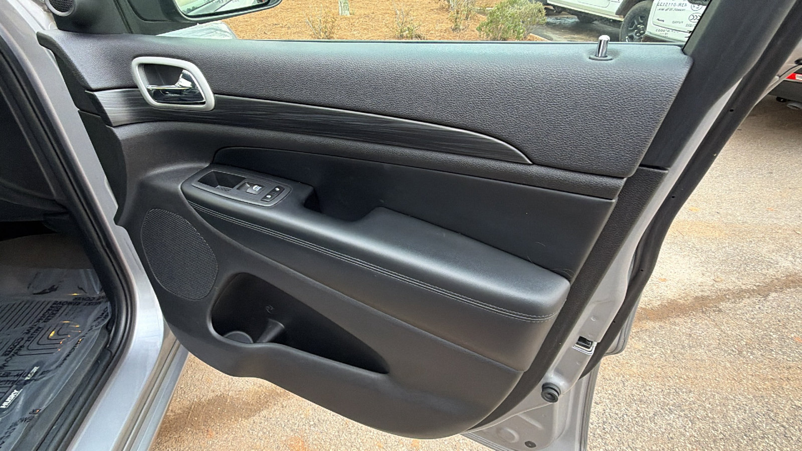 Used 2020 Jeep Grand Cherokee Altitude image 18