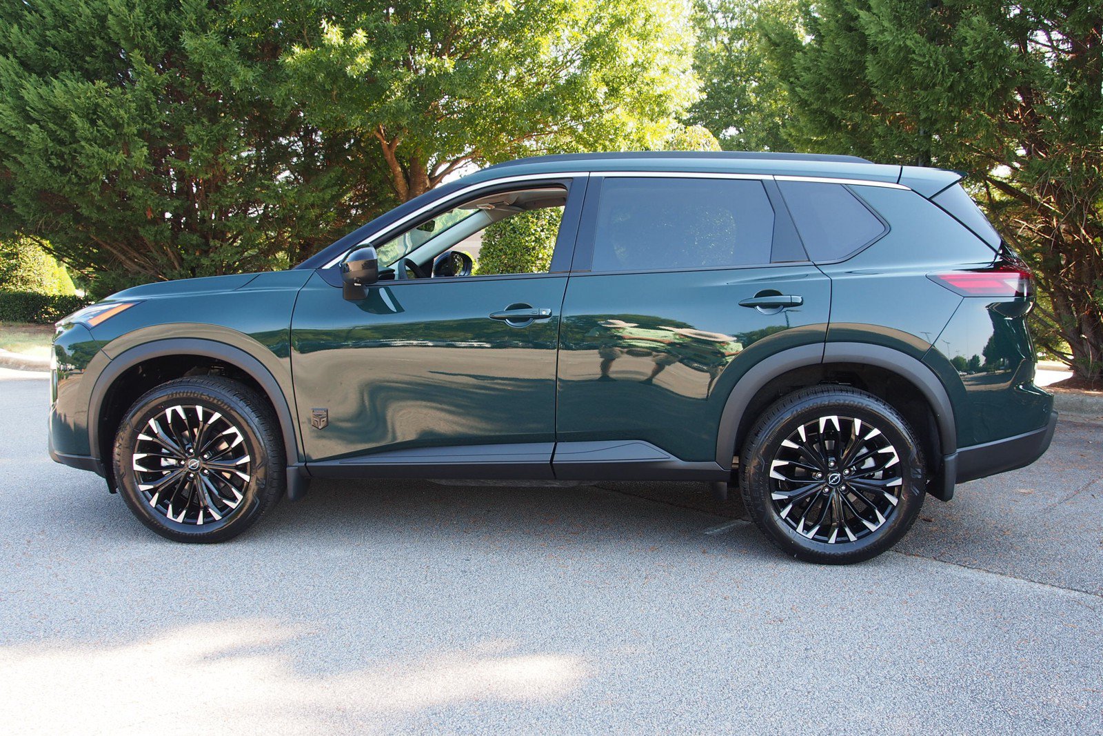 New 2026 Nissan Rogue Dark Armor FWD image 4