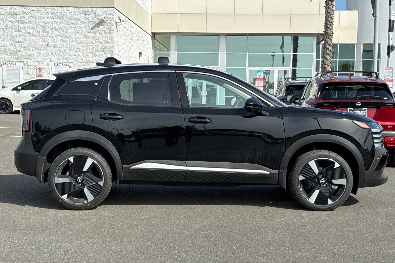 New 2025 Nissan Kicks SR image 3