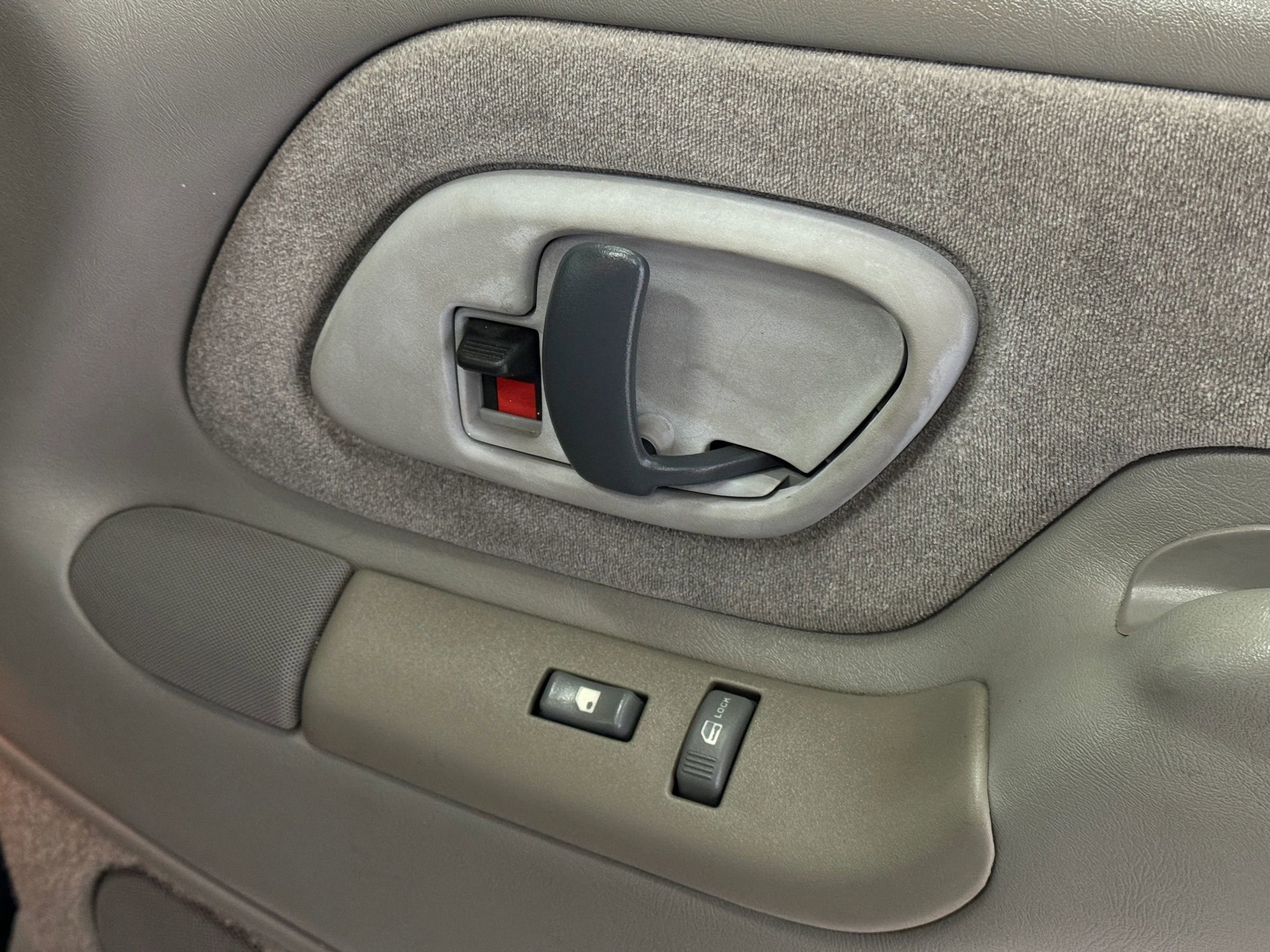 Used 2000 Chevrolet Tahoe Z71 w/ Comfort & Security Pkg AWD/4WD image 33