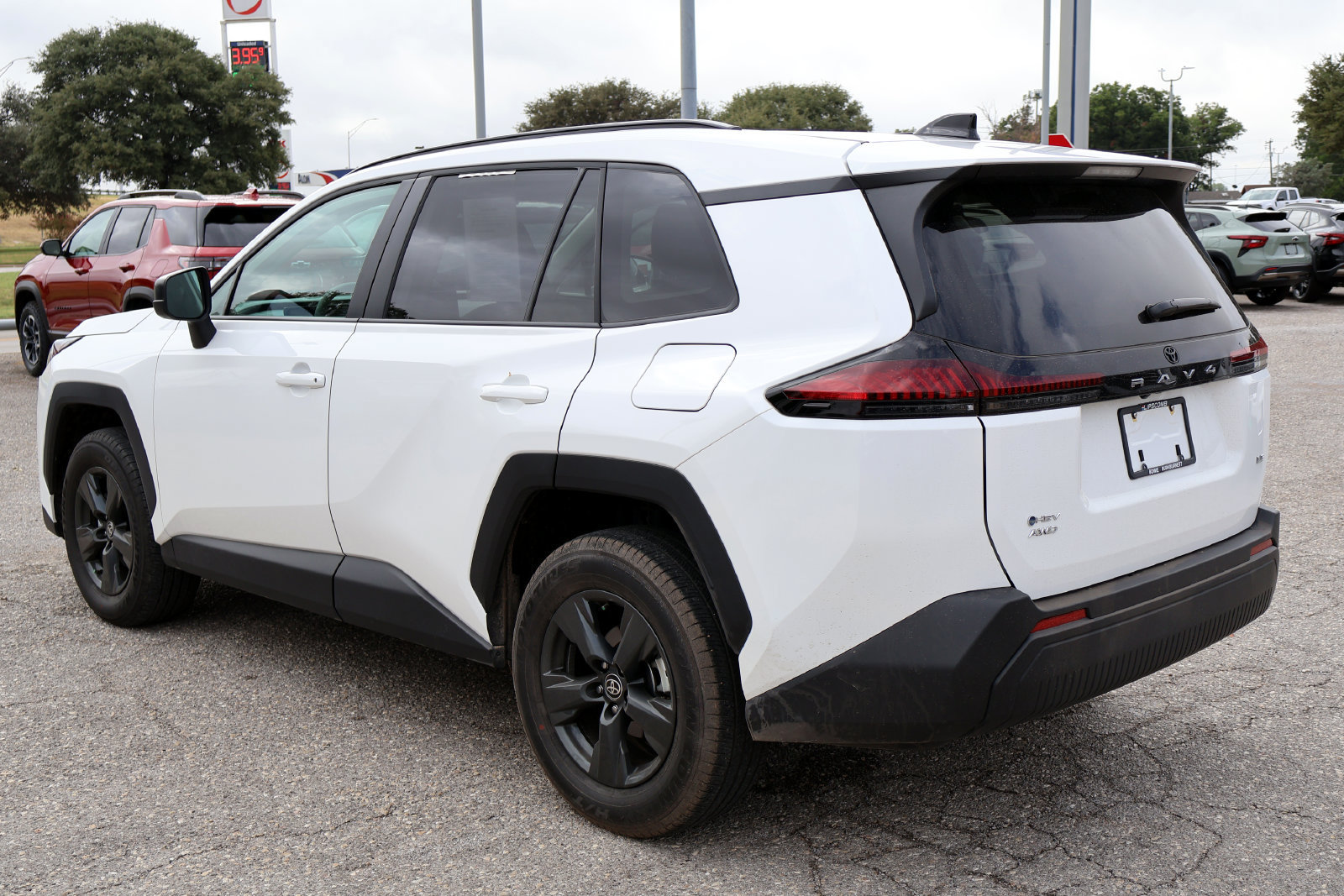 Used 2026 Toyota RAV4 LE AWD/4WD image 10