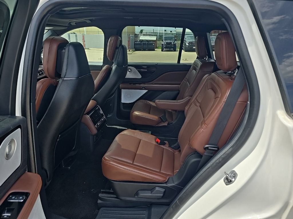 Used 2025 Lincoln Aviator Reserve w/ Luxury Package AWD/4WD image 22