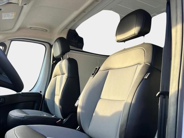 New 2025 RAM ProMaster 2500 w/ Quick Order Package 22G SLT image 9