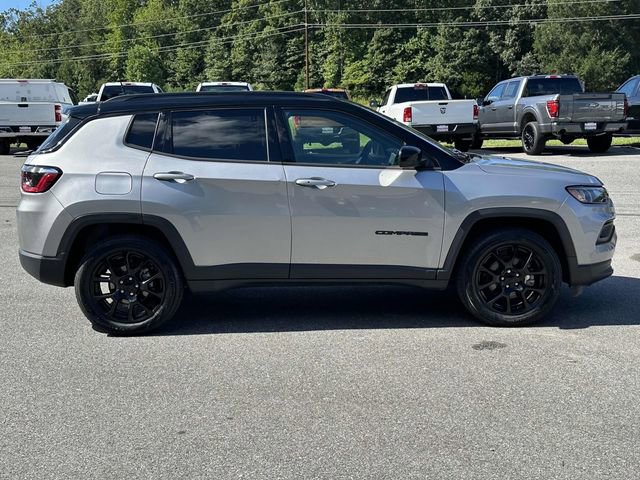 Used 2022 Jeep Compass Altitude w/ Sun and Sound Group image 23