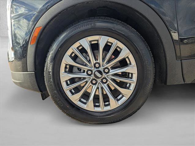 Used 2025 Cadillac XT4 Premium Luxury image 23
