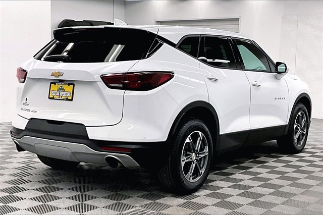 Used 2025 Chevrolet Blazer LT image 11
