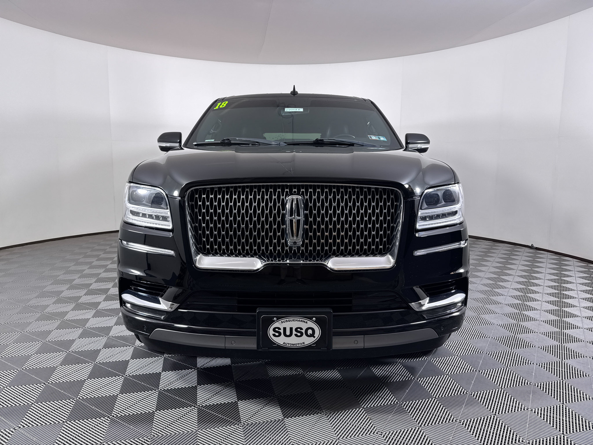 Used 2018 Lincoln Navigator L Select AWD/4WD image 2