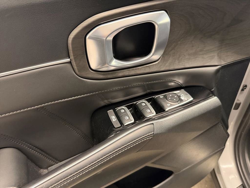 Used 2024 Kia Sorento SX image 12