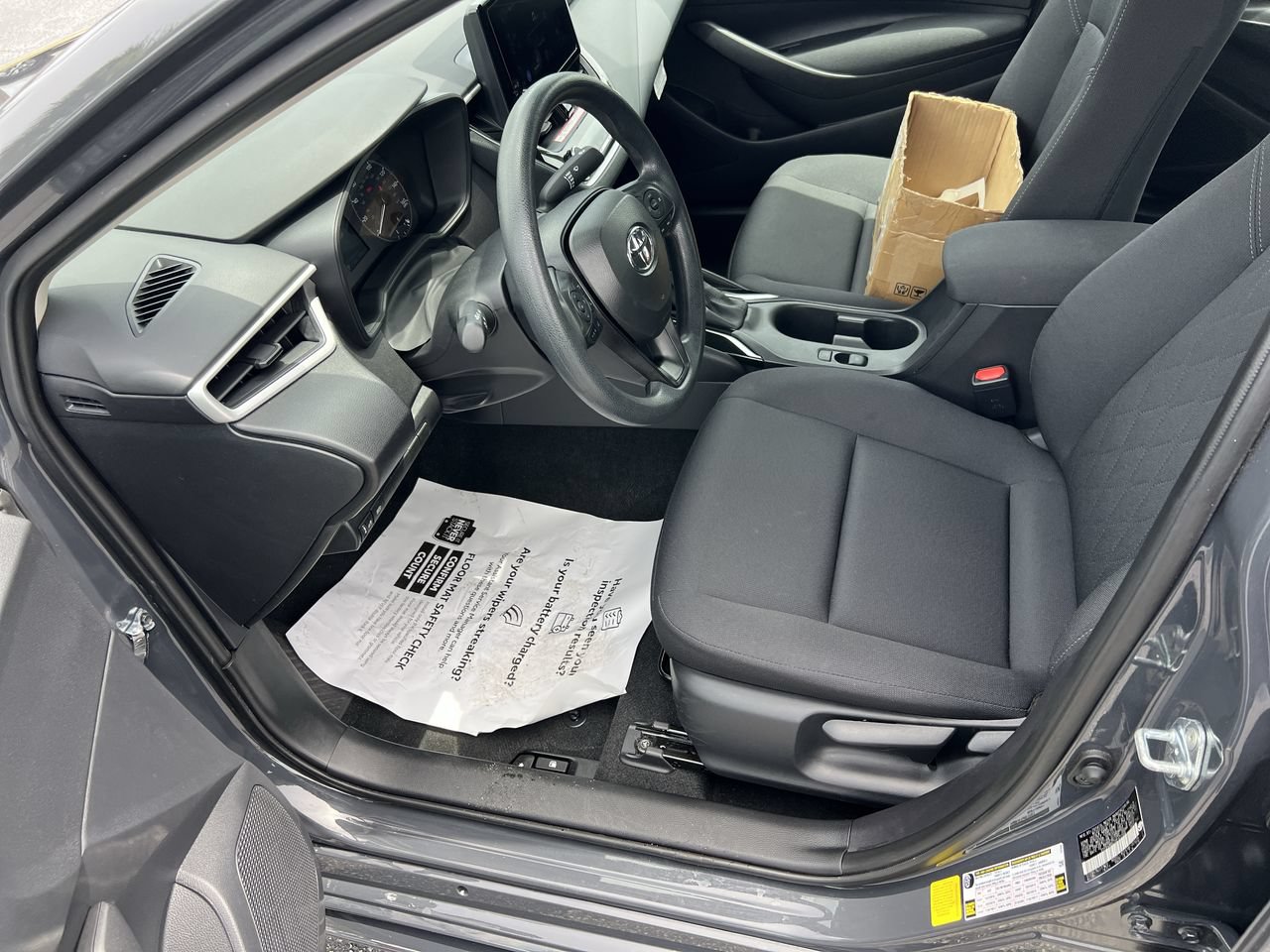 Used 2025 Toyota Corolla LE FWD image 16