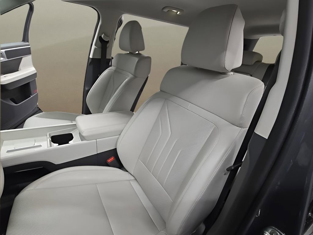 Certified 2025 Hyundai Santa Fe SEL image 13