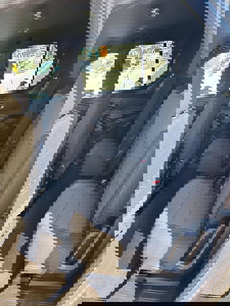 Used 2023 Chevrolet Traverse LT w/ Midnight/Sport Edition image 24