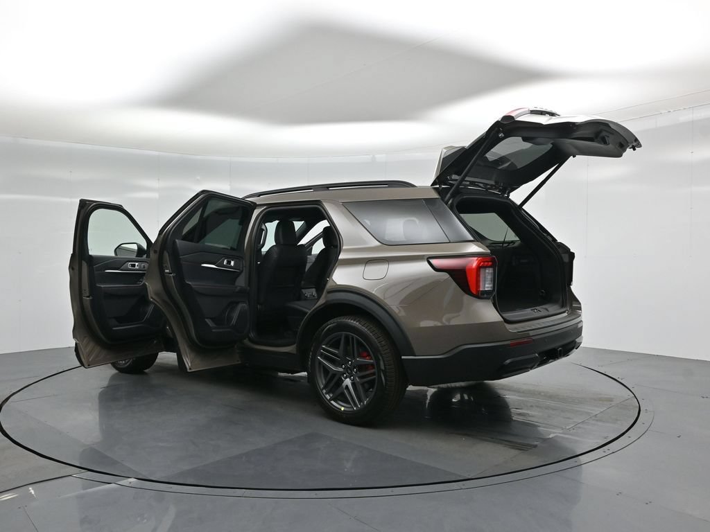 New 2026 Ford Explorer ST-Line w/ ST-Line Street Pack RWD image 38