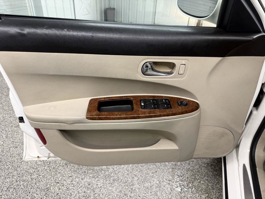 Used 2005 Buick LaCrosse CXS w/ Gold Convenience Package FWD image 18