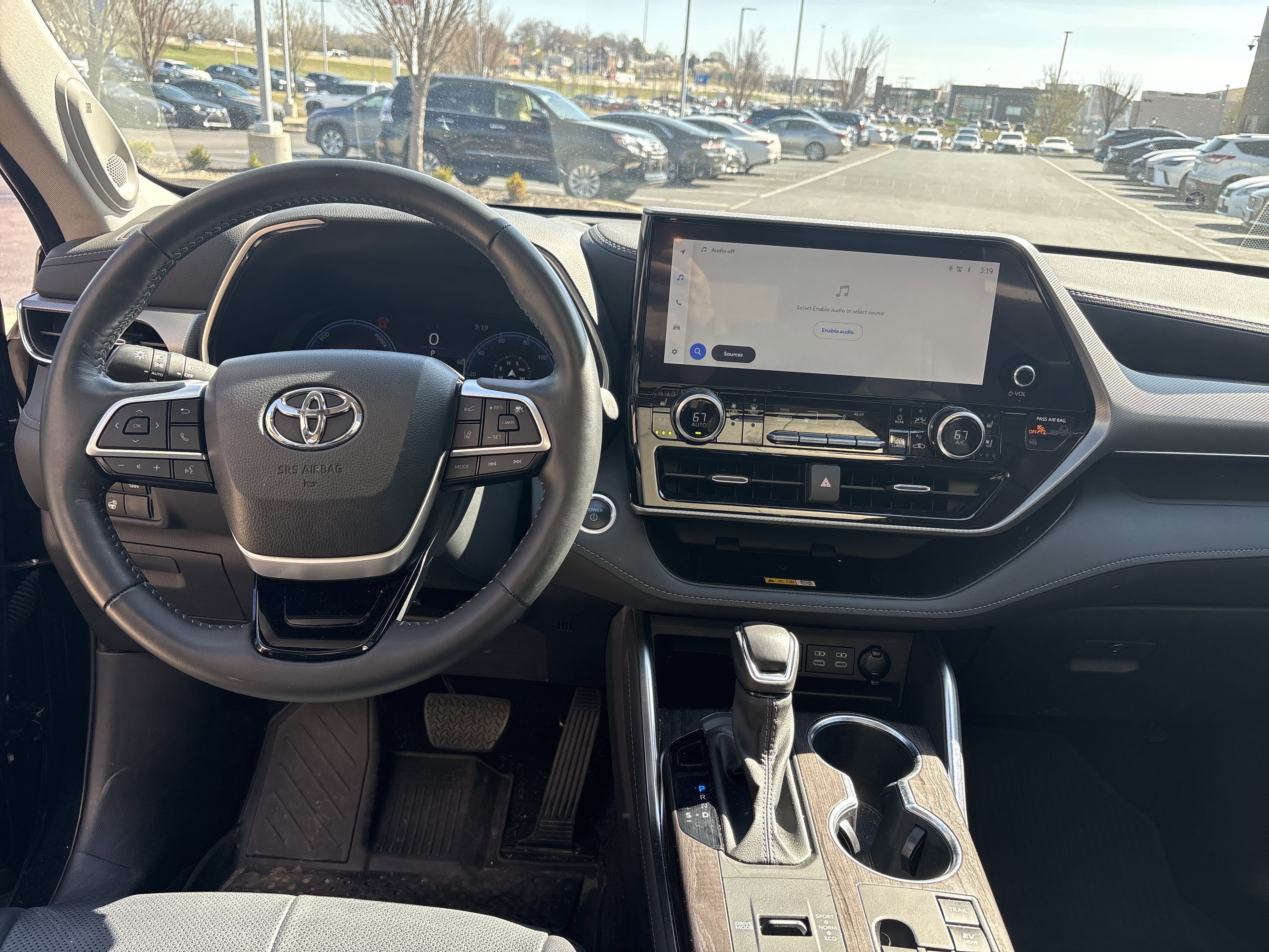 Used 2024 Toyota Highlander Platinum image 29