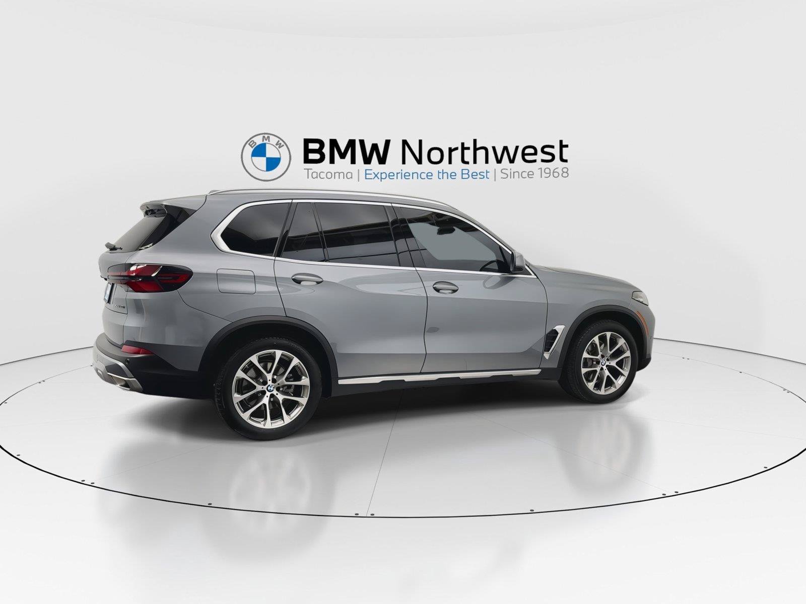 Used 2024 BMW X5 xDrive40i w/ Parking Assistance Package AWD/4WD image 4