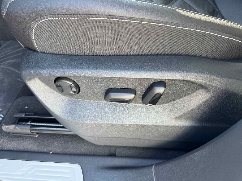 New 2026 Volkswagen Atlas SE image 12